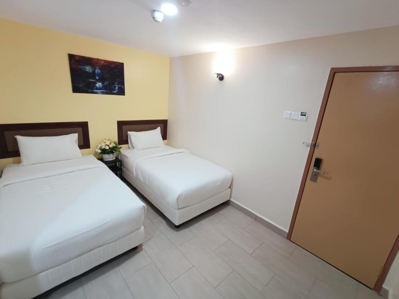 Capital O 90897 Island City Hotel George Town Eksteriør billede