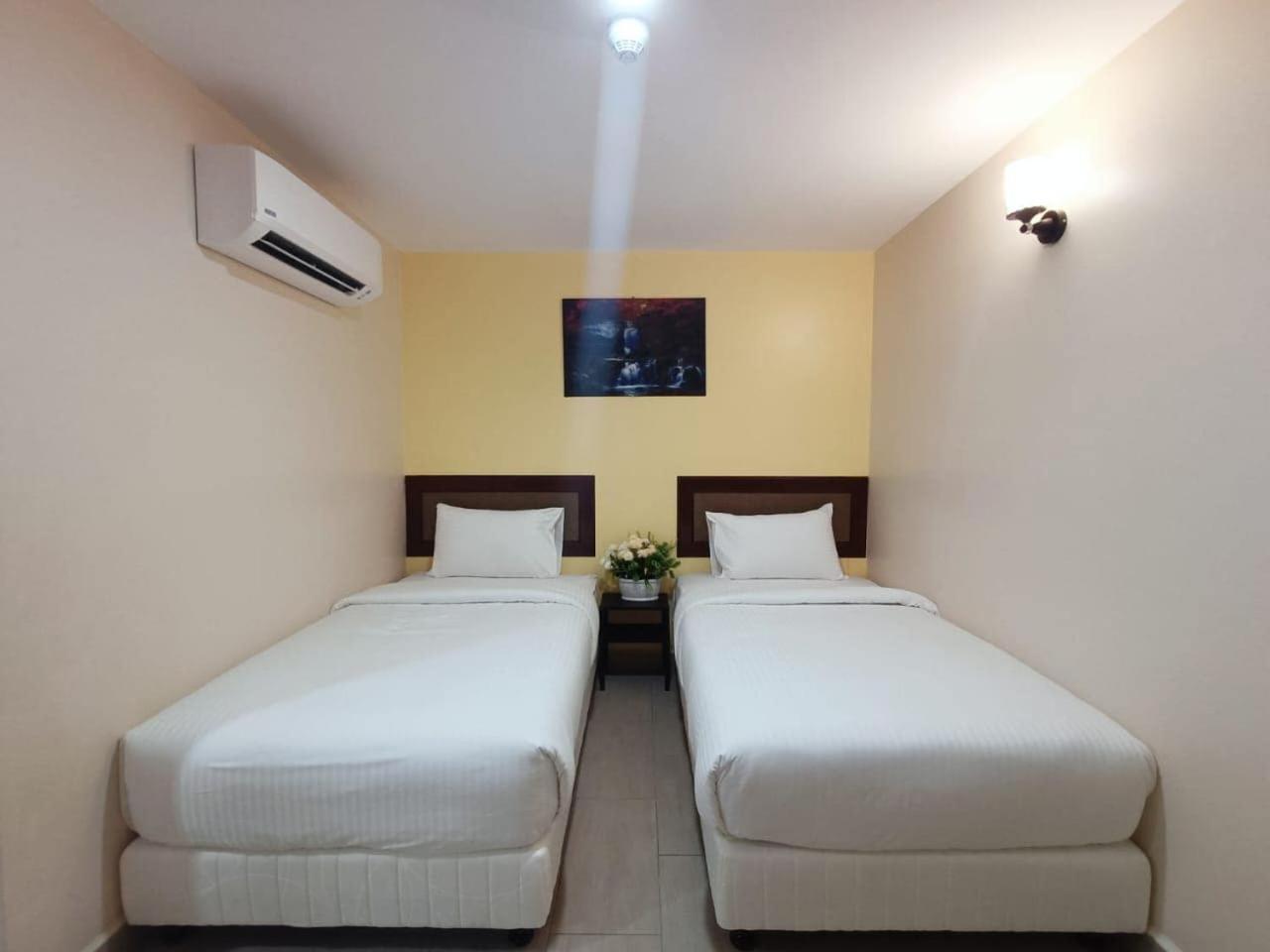 Capital O 90897 Island City Hotel George Town Eksteriør billede